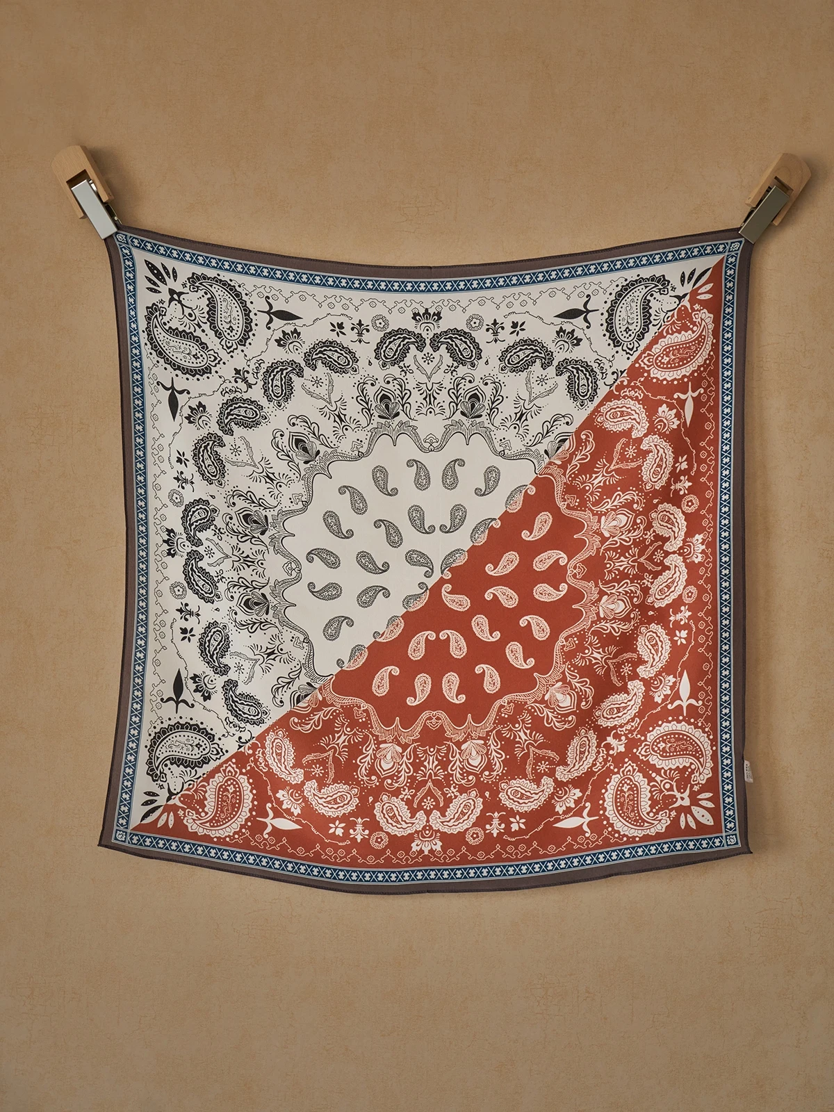 

Small Silk Scarf 65CM Luxury Designer Shawls Square Bandanas Head Hair Neck Decoration Lover Mother Christmas Gift 65cm