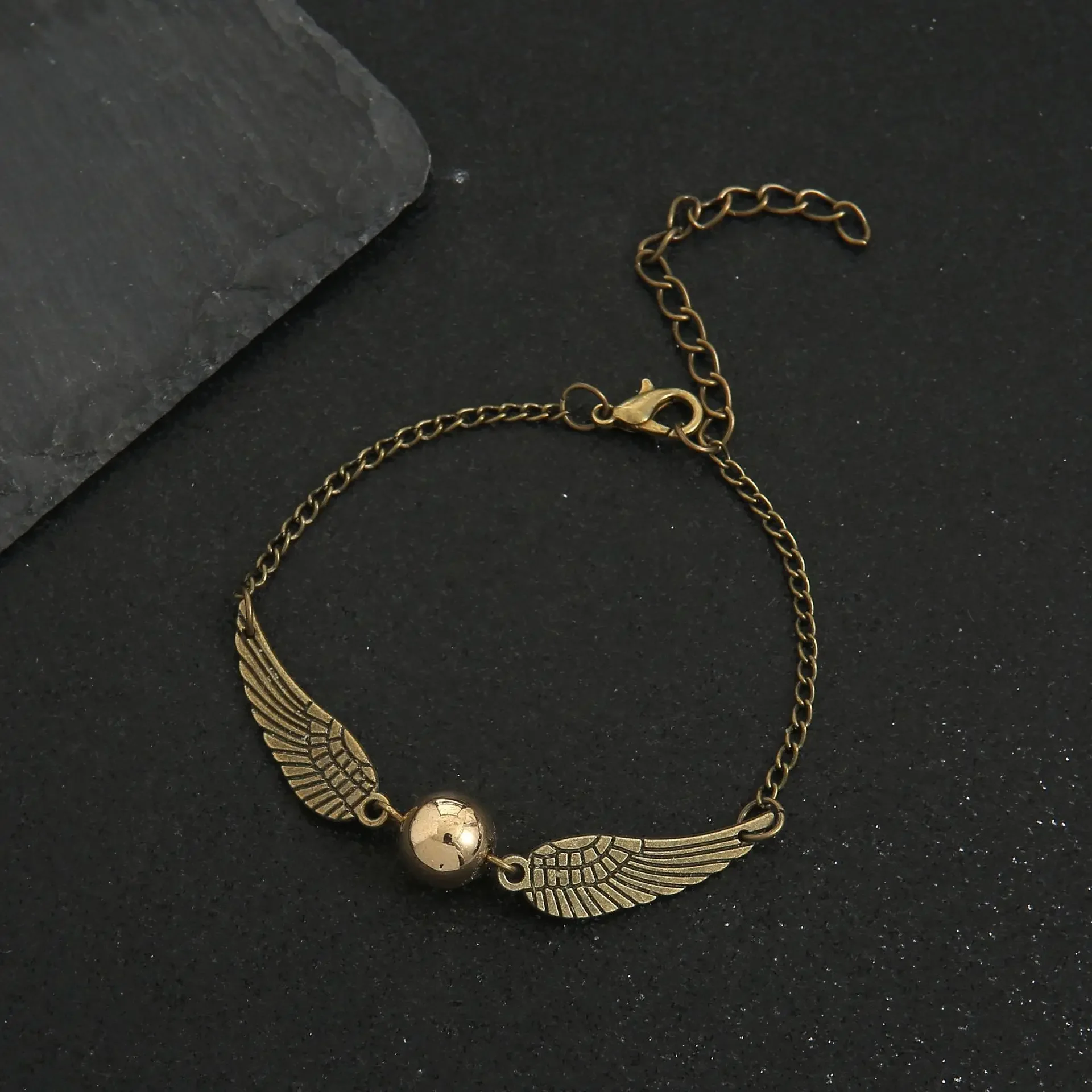 Pulsera de alas mágicas de Cosplay para mujer, pulsera de Snitch dorada, múltiples alas, accesorios de pareja universales creativos, joyería x-mas,