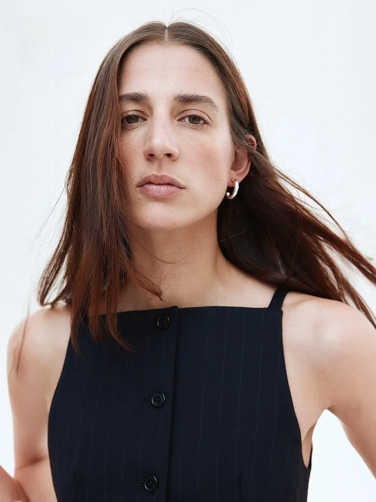 Kamizelka damska H&M, zimowa, do pracy, modna, dopasowana, w paski, z kołnierzykiem, model 297386, mieszanka poliestru, wiskozy i spandexu.