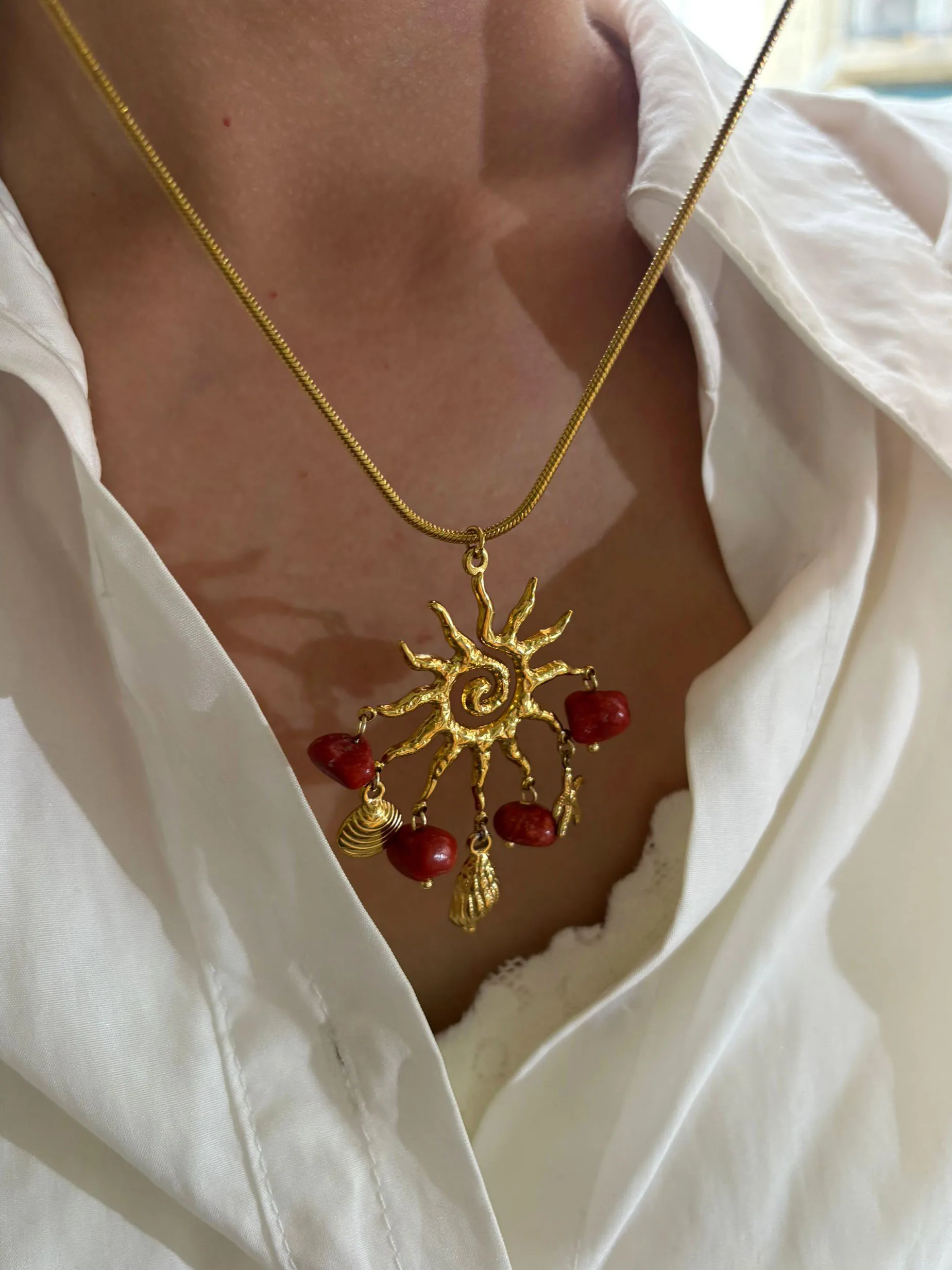 Peri'sbox بيان الأزياء الفولاذ المقاوم للصدأ مطلية بالذهب عباد الشمس الحجر الطبيعي قلادة المرأة قلادة مصمم مجوهرات فريدة من نوعها