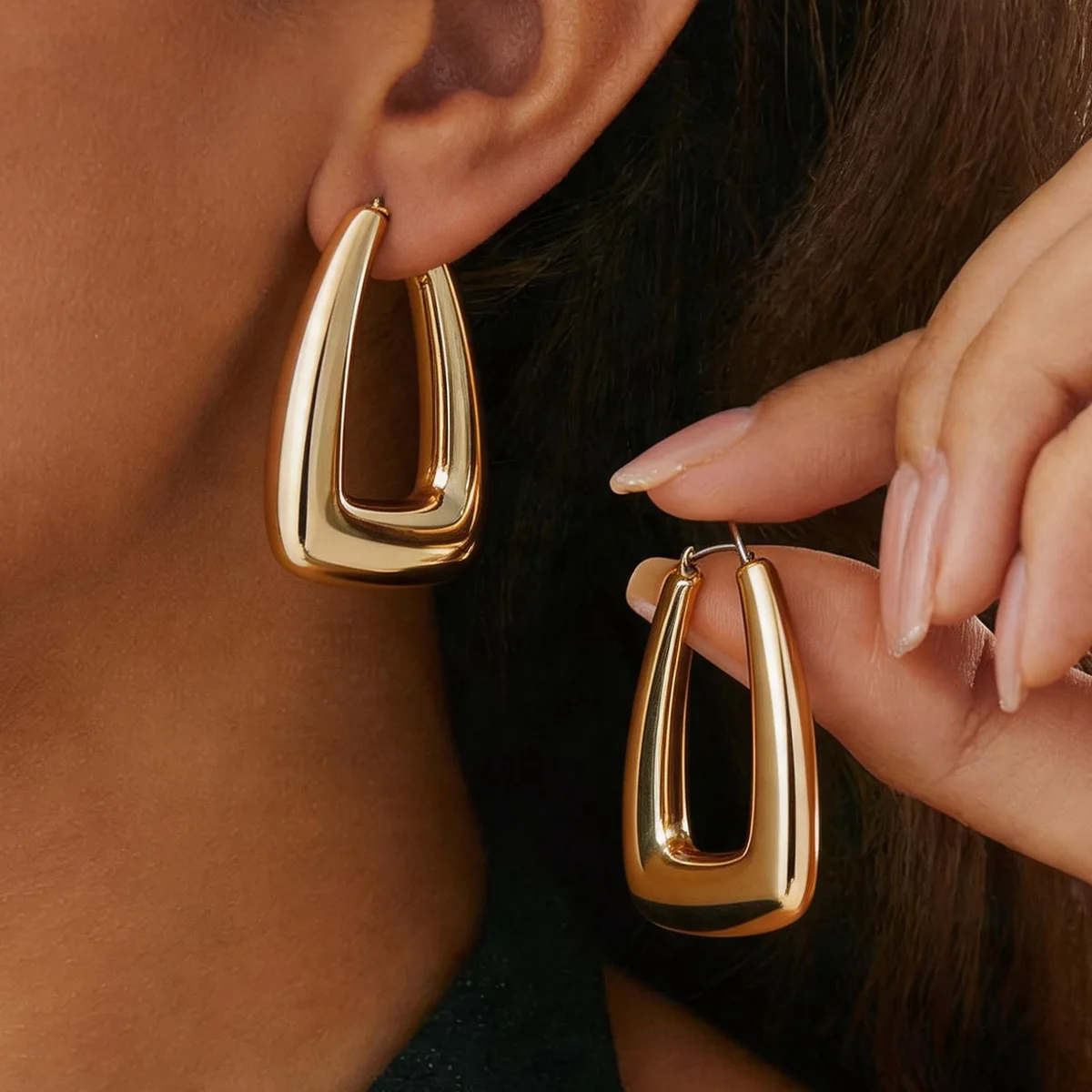 Electroplated U-shaped bag earrings Light luxury high-end stud earrings Fashion commuter luxury dinner party earrings Women