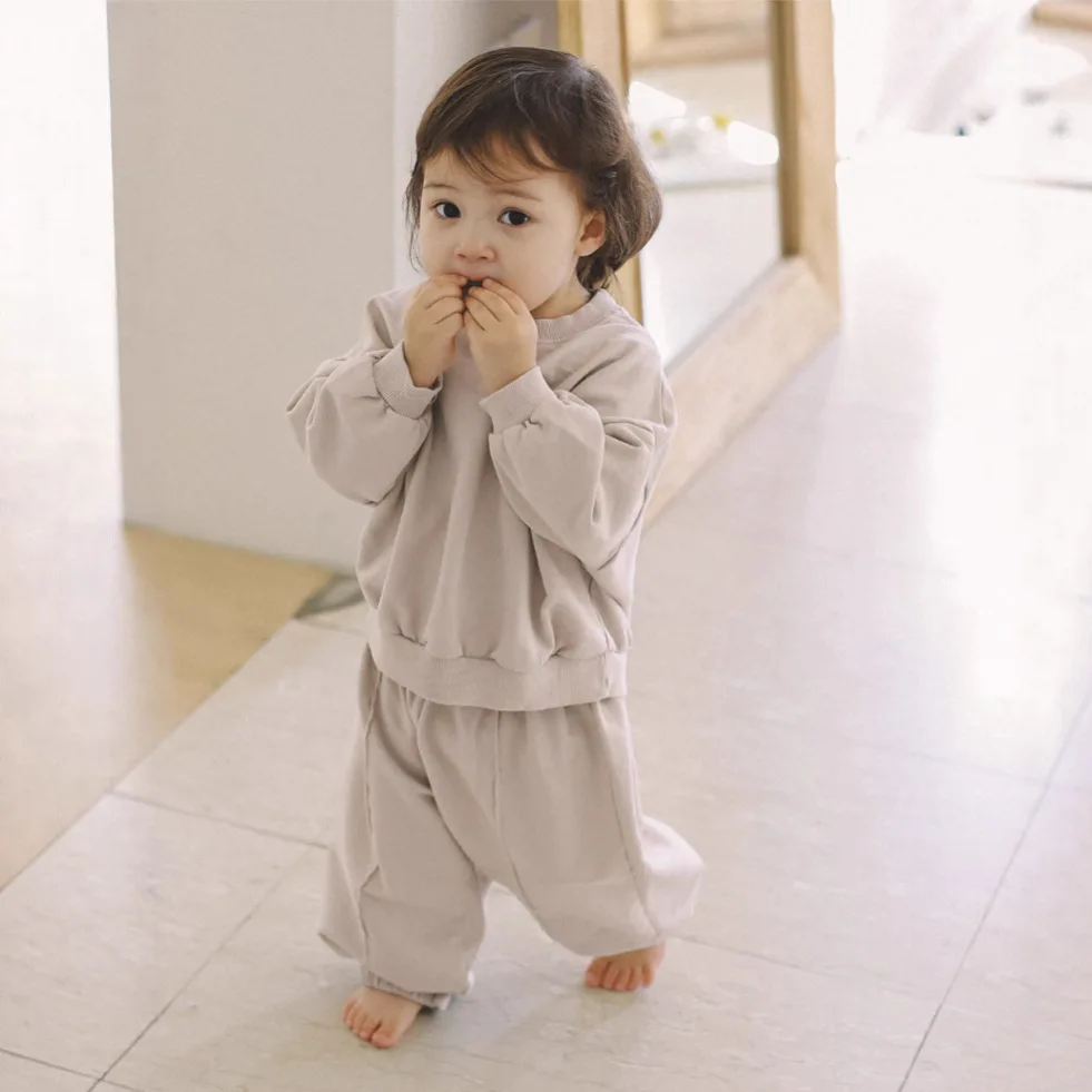 

2025 Осенний новый детский повседневный комплект свитшотов, детские спортивные штаны для девочек, костюм из 2 предметов, однотонный комплект детской одежды, одежда для маленьких девочек