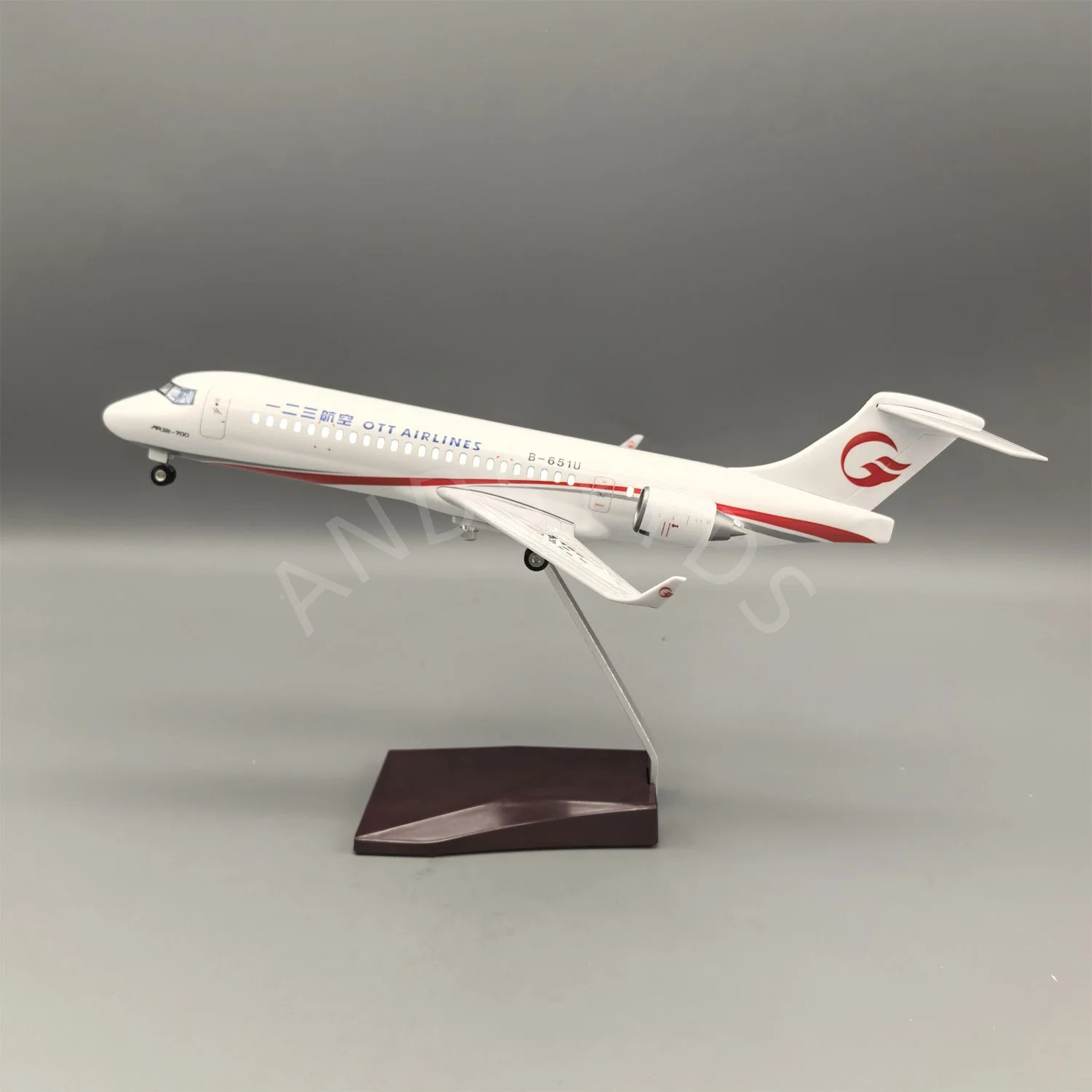 

Модель самолета, литая под давлением смола, 34 см, масштаб 1:100, OTT Airlines C909, имитация пассажирского игрушечного самолета для детей, авиационный подарок