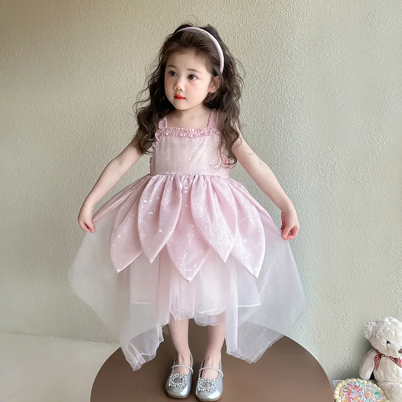 Vestido da menina das crianças vestido de princesa verão novo vestido de pétala vestido halter 2025 malha temperamento saia