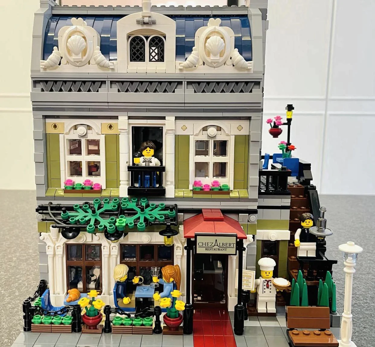 クリエイティブなストリートビューのパリのレストランビルディングブロック建築モデル組み立てレンガのおもちゃ子供大人のためのクリスマスギフト