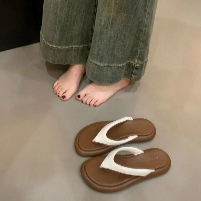 Kobiety Med Shale Female Beach Hawaiian Luxury 2024 Sabot S Shoes House Slippers Platform Rubber Flip Flops Slides Fashion Slippers