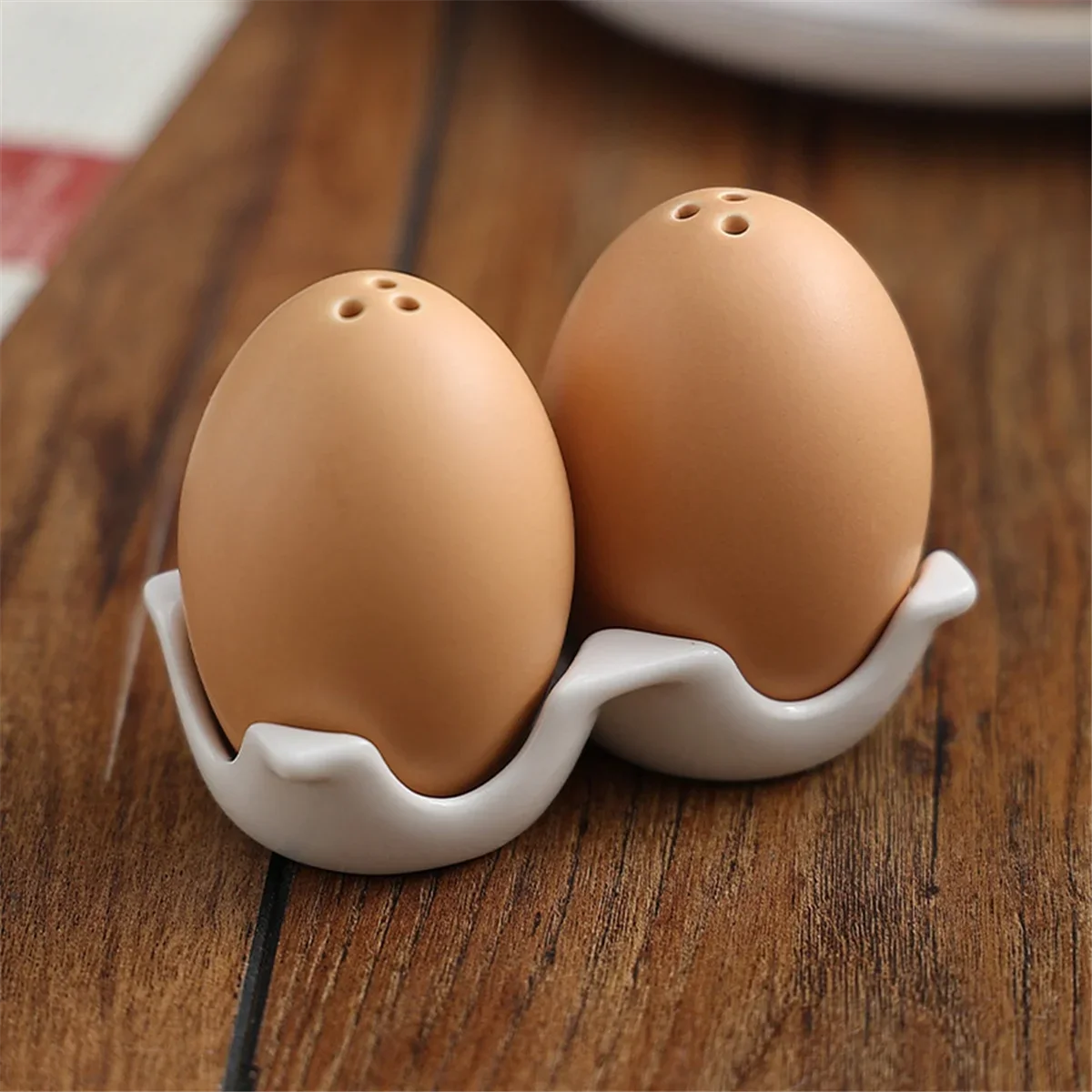 Juego de salero y pimienta de cerámica, mini coctelera en forma de huevo marrón con soporte de diseño de cartón