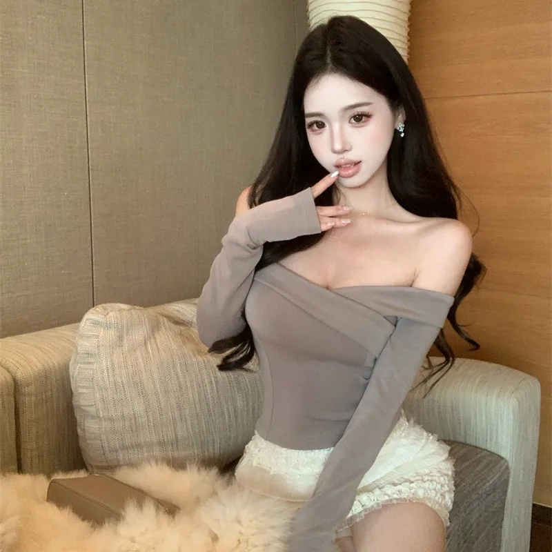 Cross-oulder High Elastic ort T-irt Women's Outerwear Sexy Personali Autumn New Sle One-oulder Sve Long irt