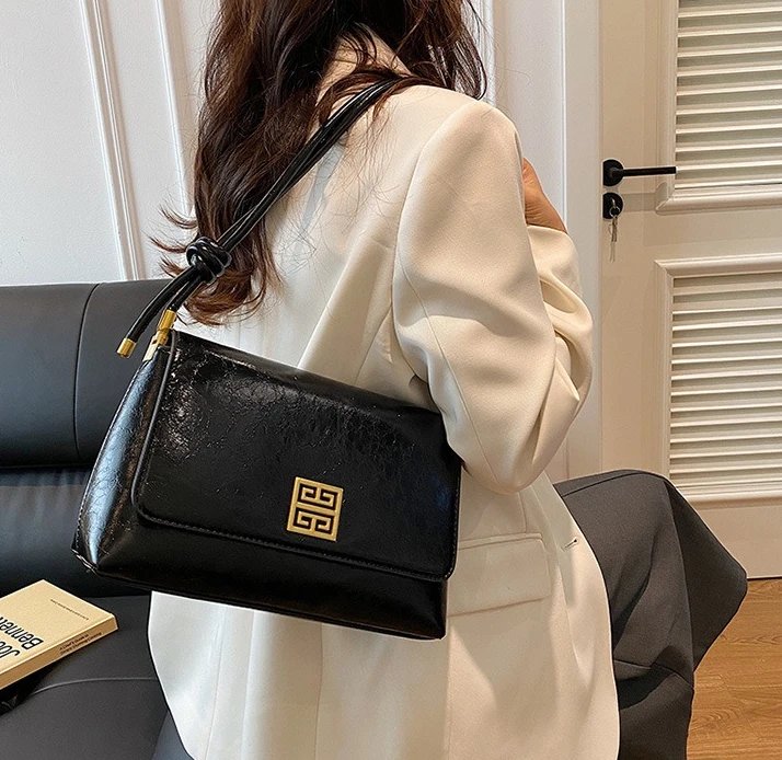 2026 العصرية الرجعية الكلاسيكية حقيبة مربعة صغيرة مصمم الباريسي الراقية الخفيفة الفاخرة قسط الجلود المرأة حقيبة كتف الموضة #5