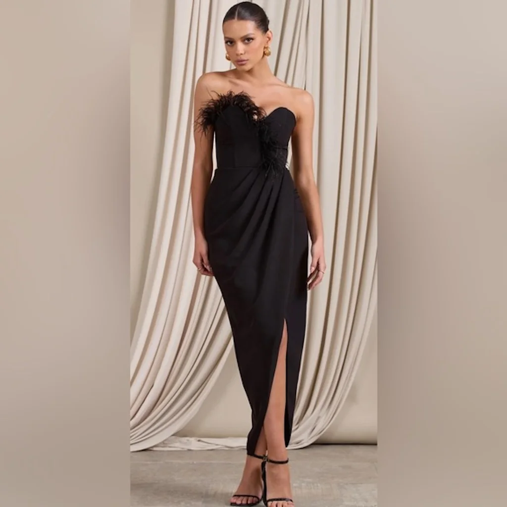 Celebrity Runway Black senza spalline Feathers Bandage Prom Dresses Sexy coscia fessura increspato Evening Party Club Cocktail Bandage Dress