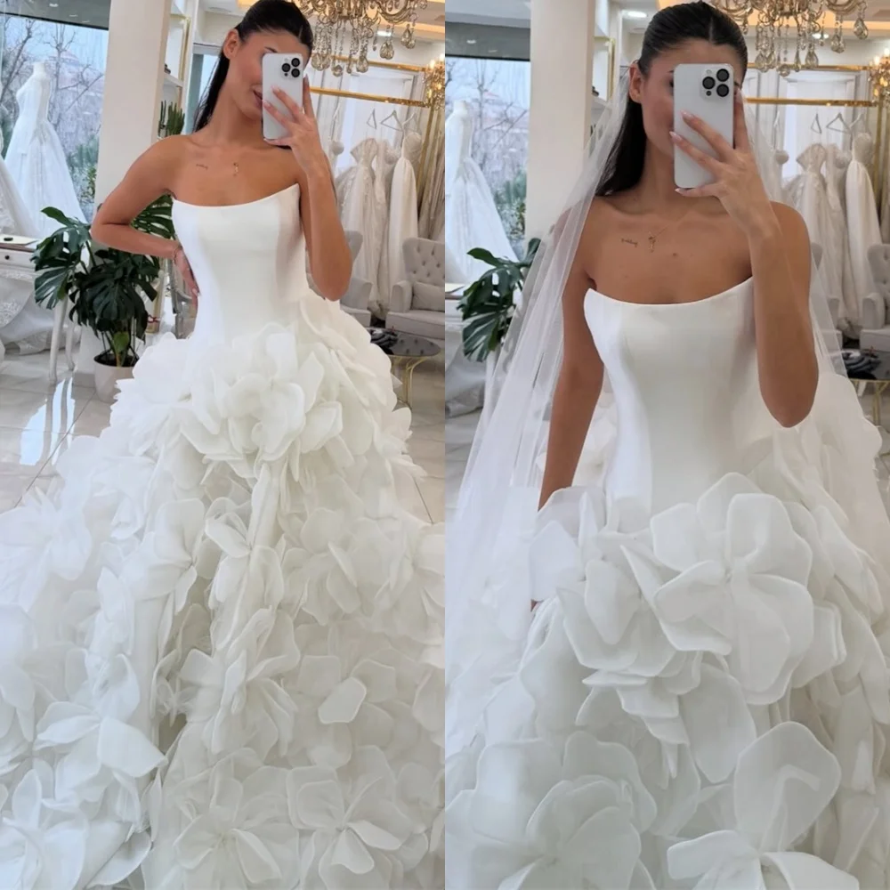 

Customized Exquisite WhiteTulle Wedding Dresses Elegant Strapless Sleeveless Bridal Gowns Chapel Train Open Back Dresses