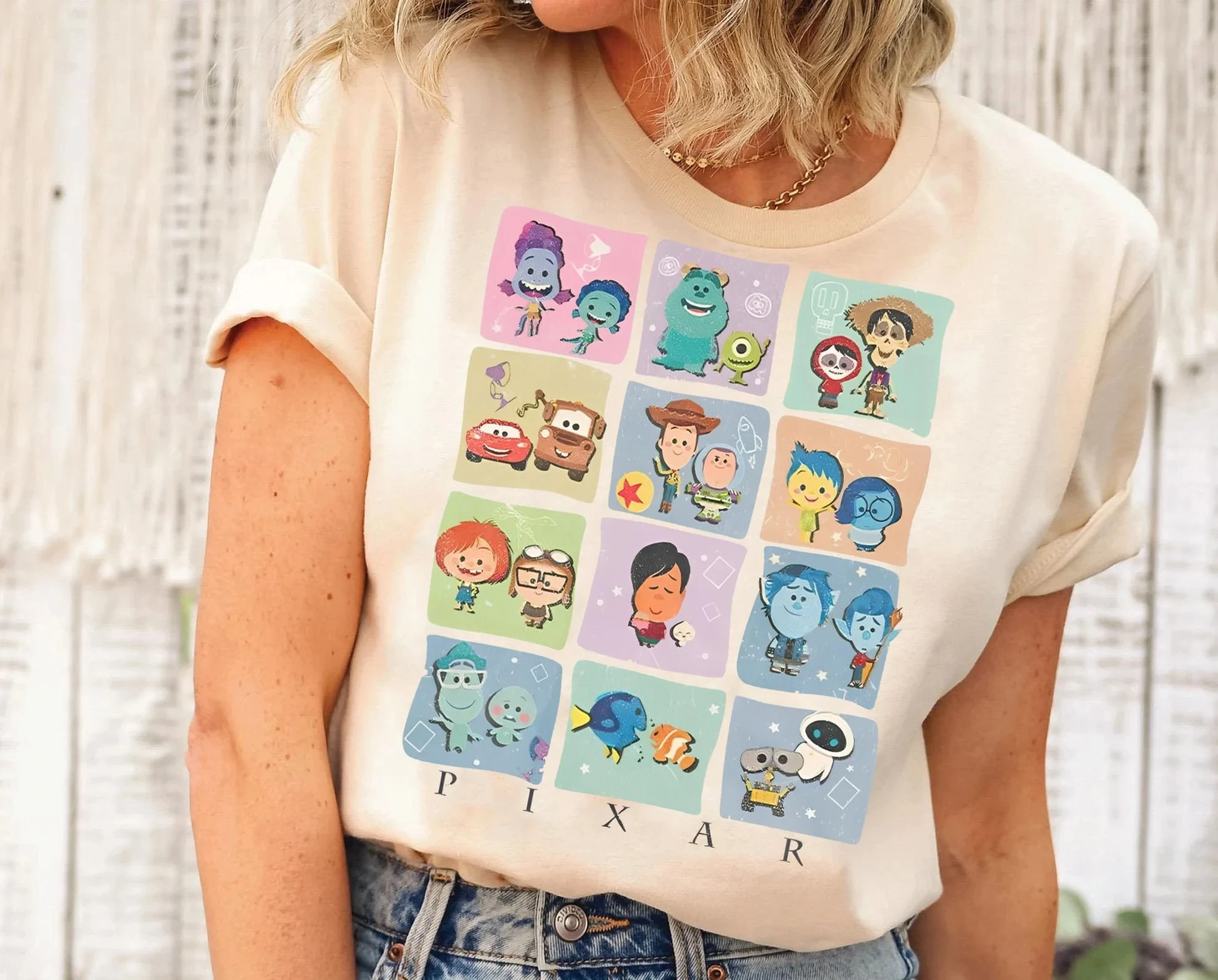 قميص مجموعة شخصيات بيكسار الرجعية |   تي شيرت بإطار أفلام ديزني بيكسار |   ديزني مونستر إنك تي |   هدية رحلة عائلية من ديزني لاند