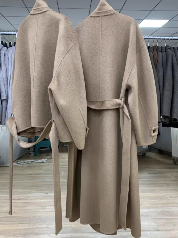 معطف DFDG 2025 F/W للسيدات بحزام من الكشمير مع ياقة واقفة كبيرة الحجم وخطوط طويلة مصنوعة يدويًا بأزرار تفاصيل معطف