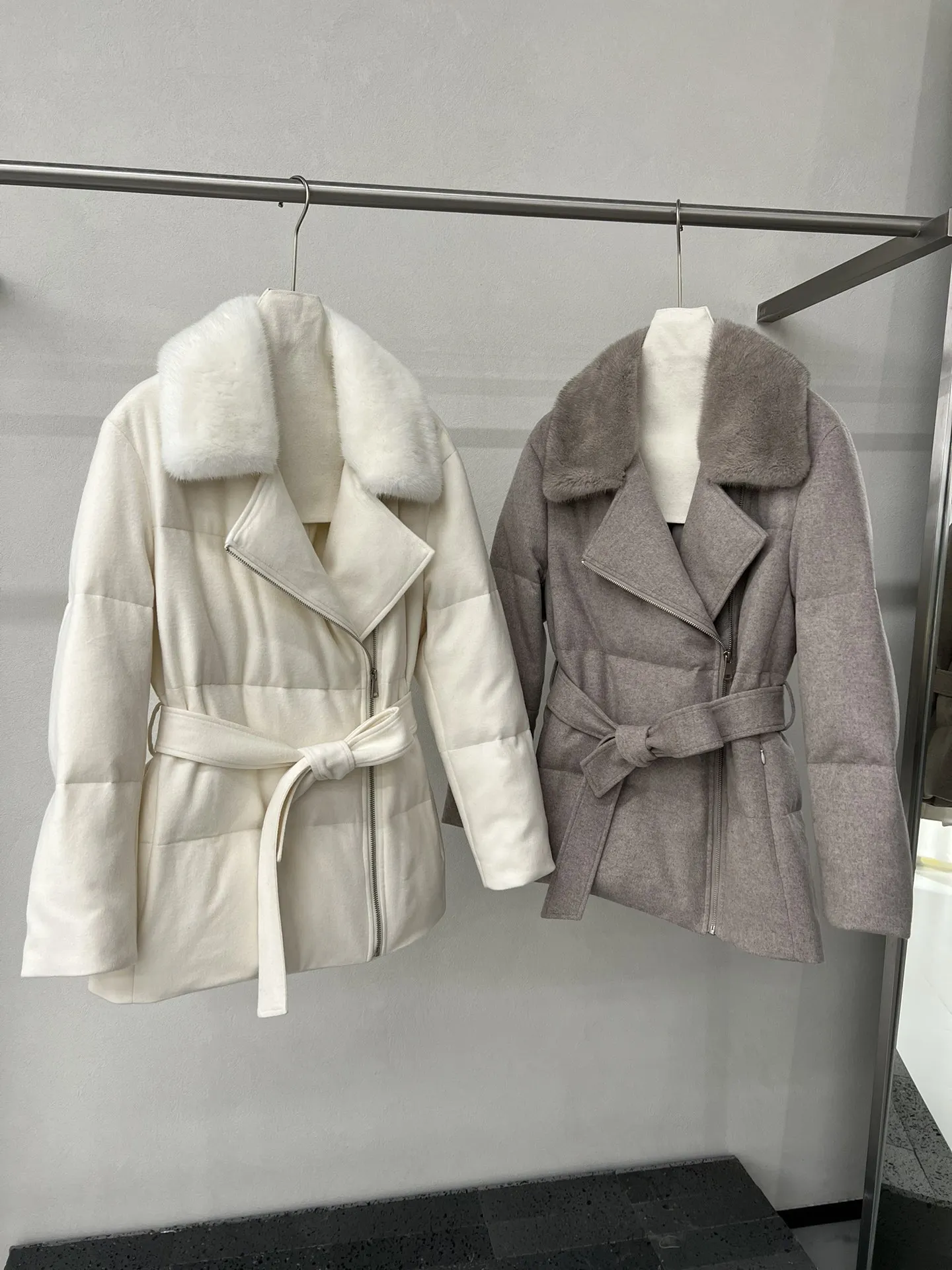 2022 Winter-Daunenjacke für Damen im neuen Stil mit Nerzpelzkragen, Bindeband, Wolle, Seide und Gänsedaunen