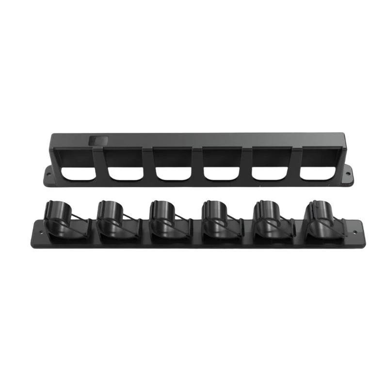 Организаторы демонстрируют стенд содержит 6 стержней