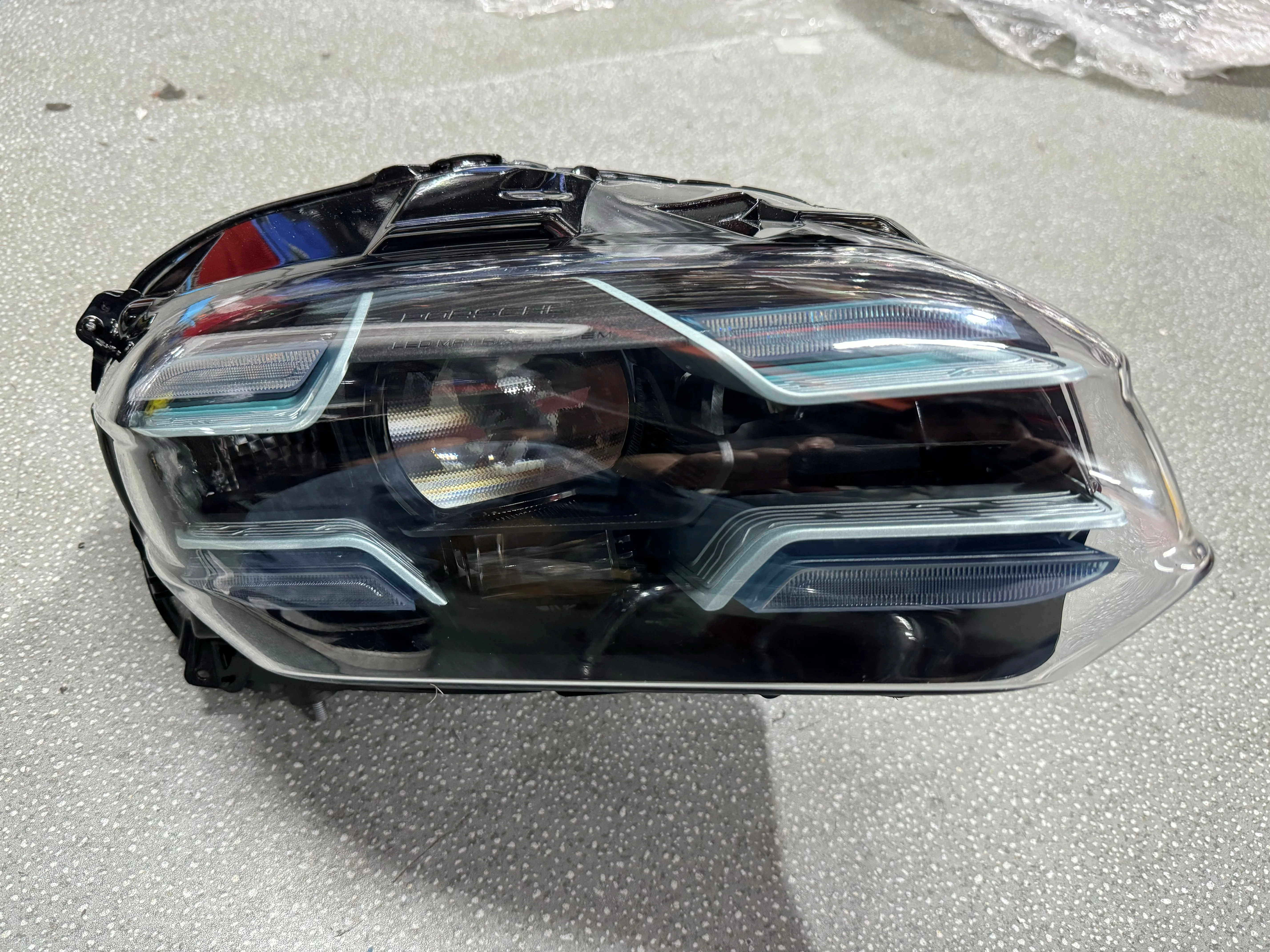 

Fit for Porsche Taycan Headlight 2019-2023 Taycan Porsche 9J1 Headlamp Glacier Blue Matrix LED Headlight Used for Replacement