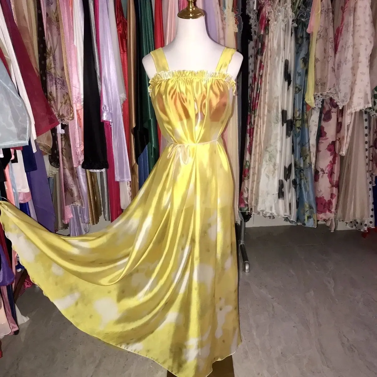 섹시한 남성용 플로럴 프린트 러플 민소매 새틴 나이트 드레스 시스루 광택 시시 캐미솔 롱 드레스 여성 플러스 사이즈 슬리핑 로브