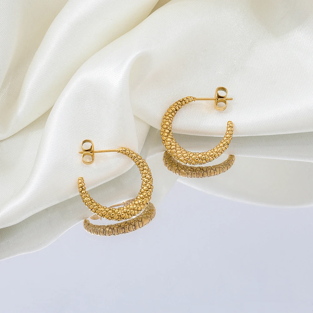 Joolim Jewelry High Quality PVD Wholesale Permanent Personality Grain Horn C-shaped Hoop Stainless Steel Earring for Women