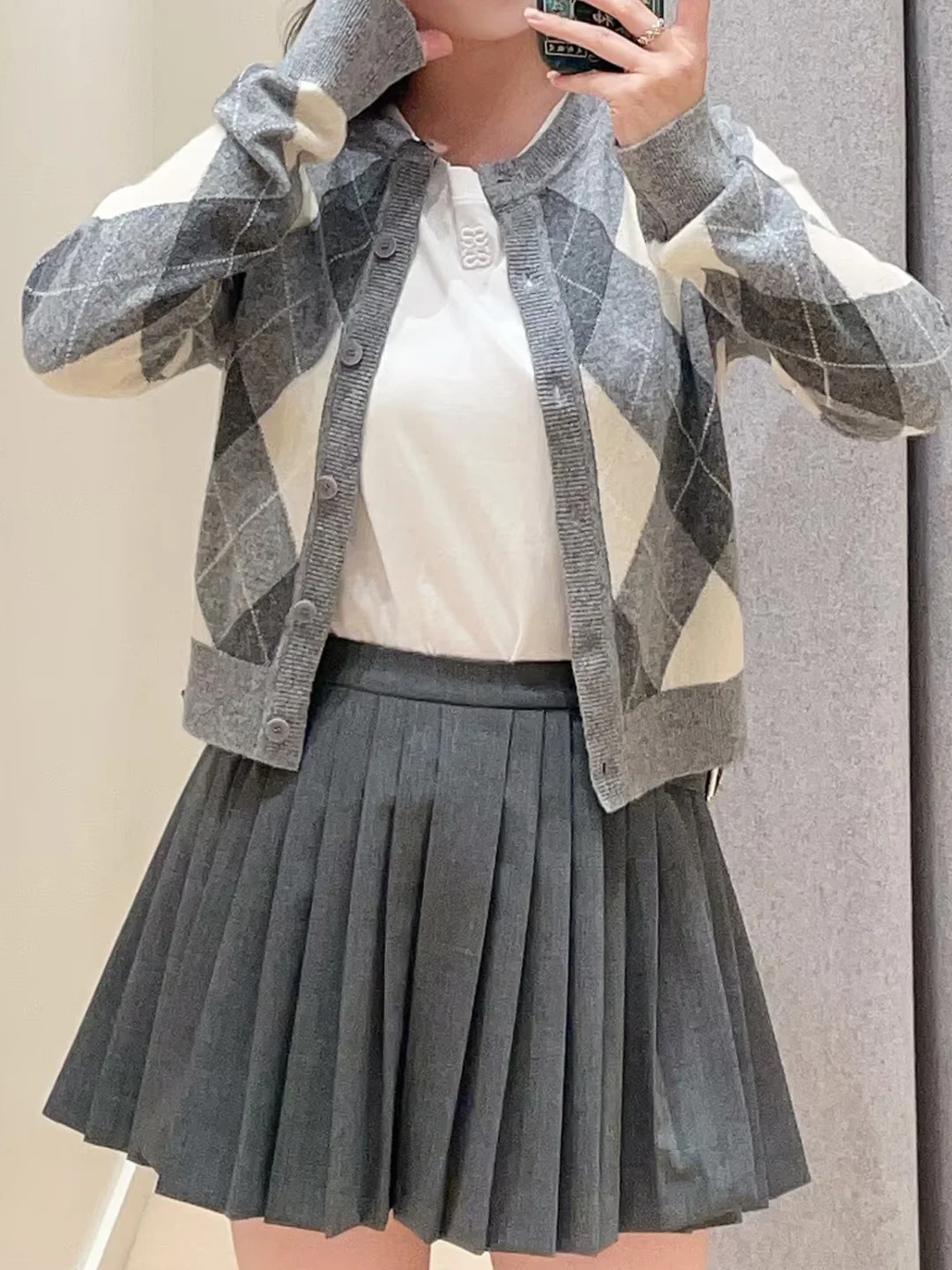 

Light Weight Knitted Cardigan Women's Spring Early 2026 College Sle Color Blo Diamond Patterned Sweater