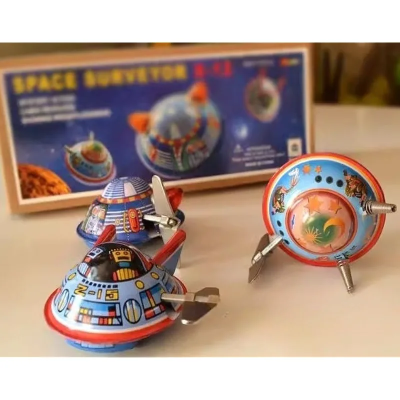 

3pcs/lot UFO Clockwork Toy Spacecraft Wind Up Toy Cute Metal Tin Toy Mechanical Walking Robot Brithday Gift