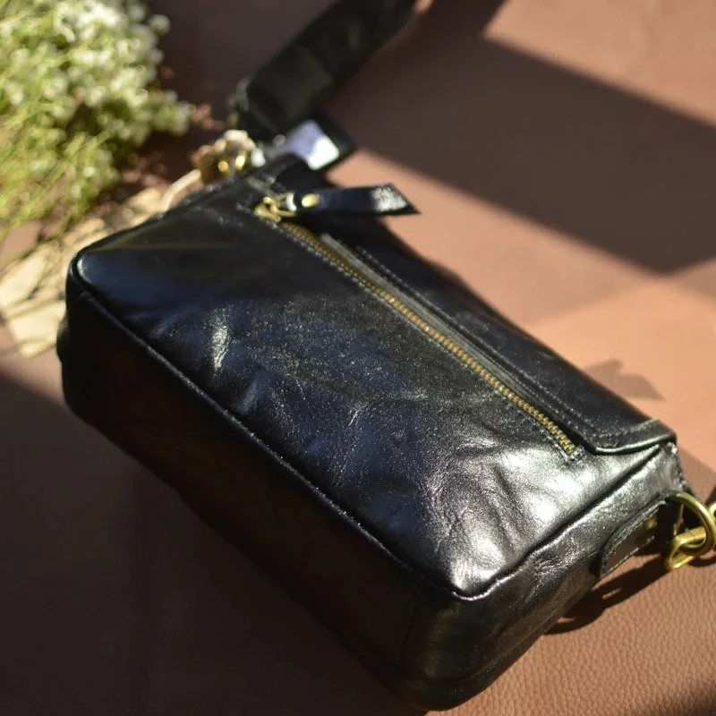 

AETOO Handmade original vegetable tanned leather men's horizontal messenger bag Leather men's bow-top layer cowhide casual shoul