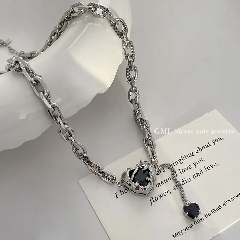 Hip Hop Punk Chain Love Pendant Necklace for Men Short Jewelry 2024 New