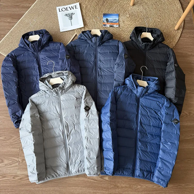 

High-quality, fashionable, cool, casual outdoor lightweight hooded down jacket in solid color, versatile for both men and women