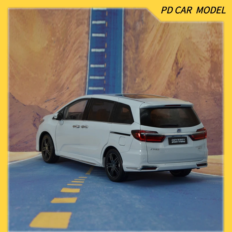 Original Collectible 1:18 Scale Model for HONDA ODYSSEY MPV Gift for friends and family