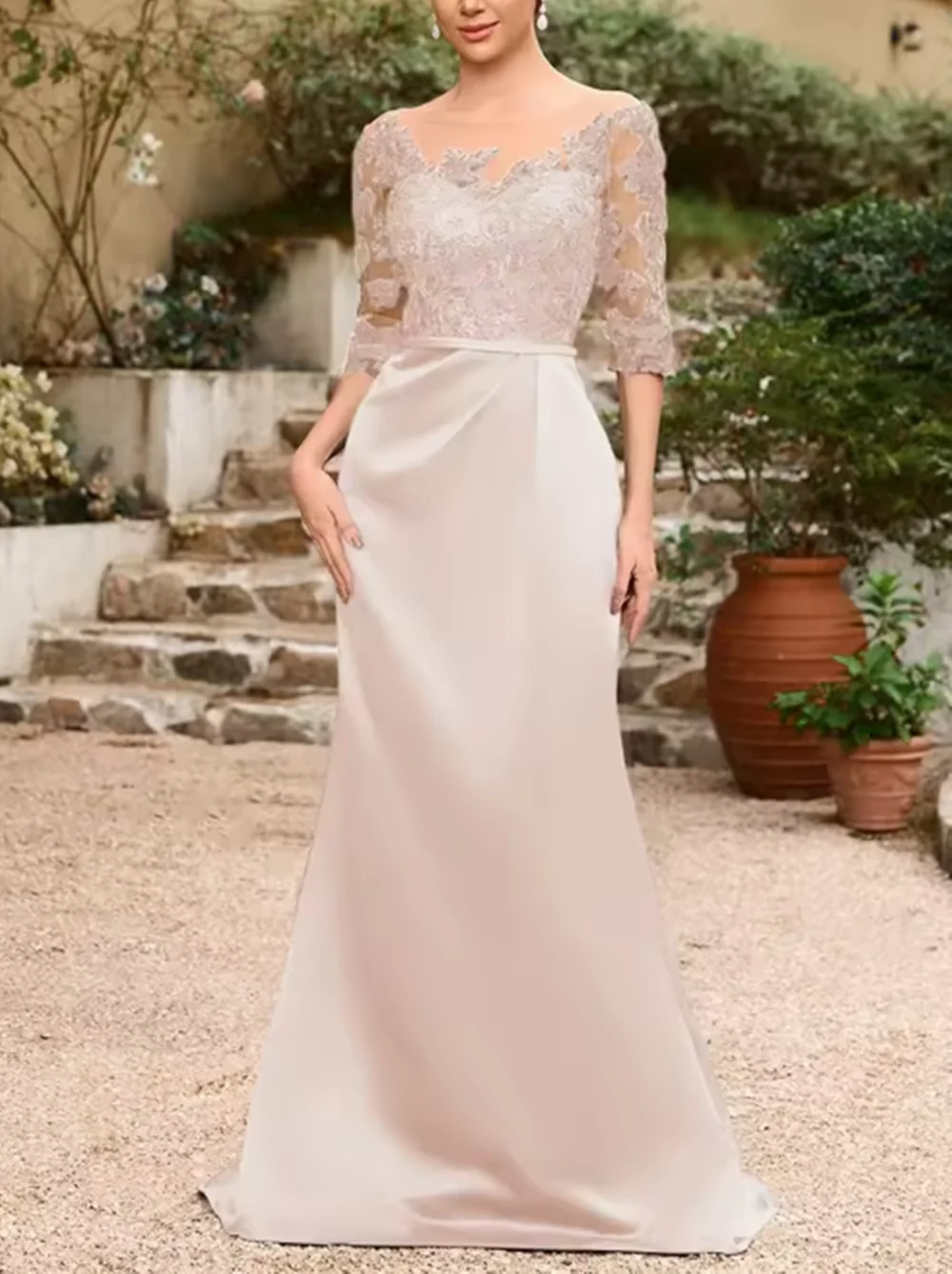 فستان أم العروس الحديث مع رقبة دائرية مزين بطول الأرض من الساتان البوق رداء De Soiree فام مخصص