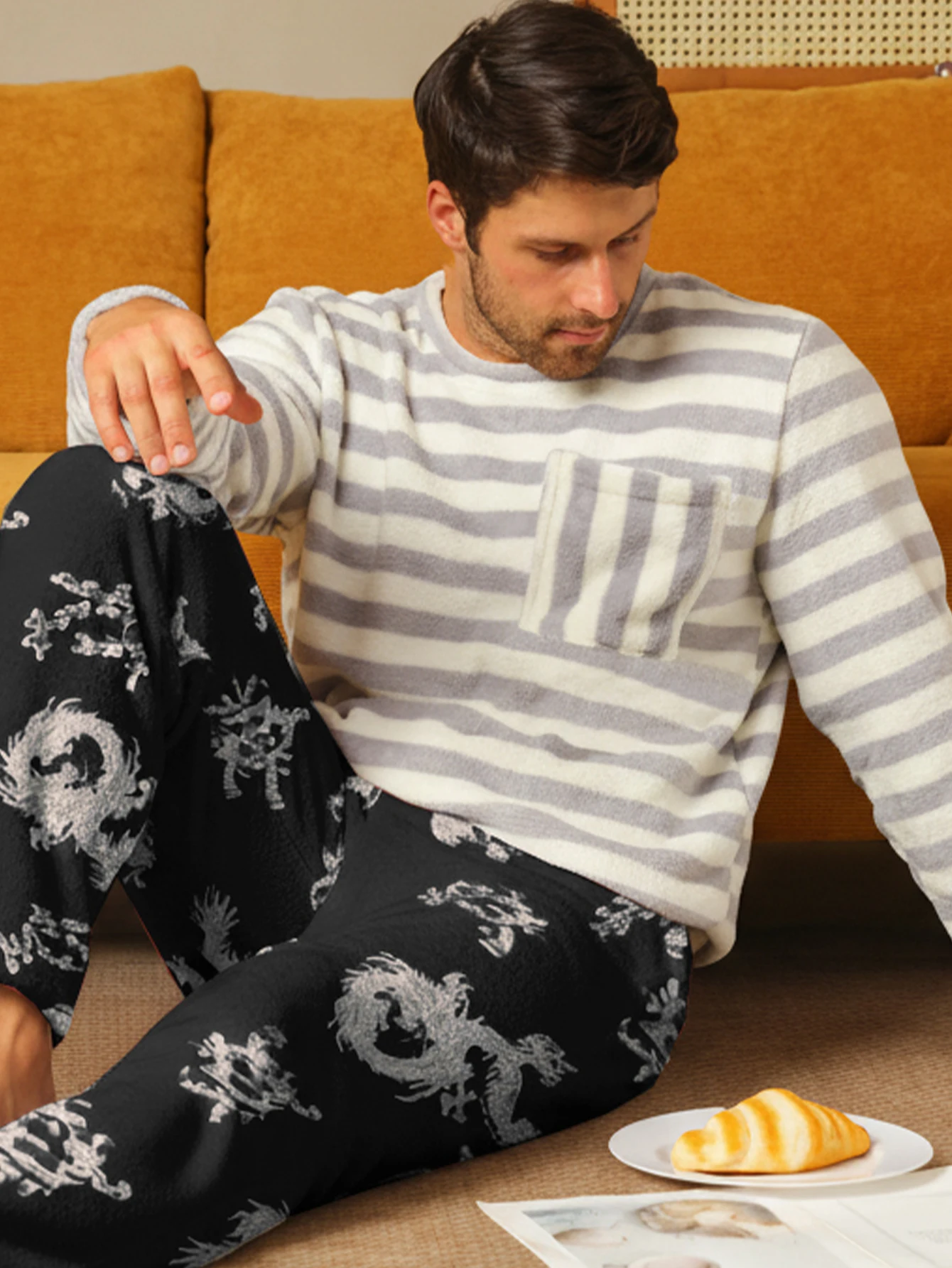 

Men's Sleepwear Autumn/Winter Two Piece Set Coral Fleece Flannel Long Sleeve Long Pants Home Clothes with Thickened Velvet Set