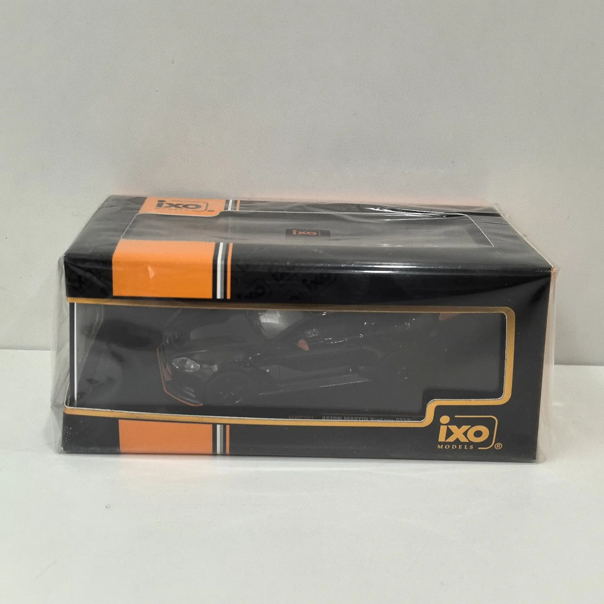 modellino-auto-in-lega-diecast-ixo-scala-1-43-vantage-gt12-2015