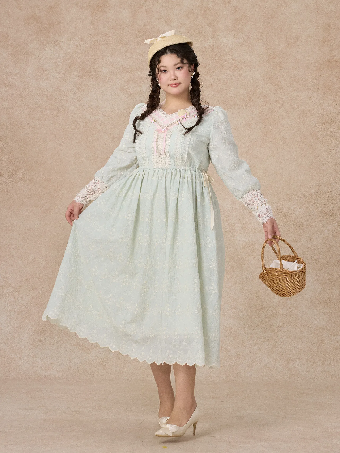 

Женское платье TIYIHAILEY с длинными рукавами-фонариками, макси, размеры XL-4XL, винтажное, с высокой талией, кружевное, с V-образным вырезом, зеленое, на шнуровке, с вышивкой, больших размеров