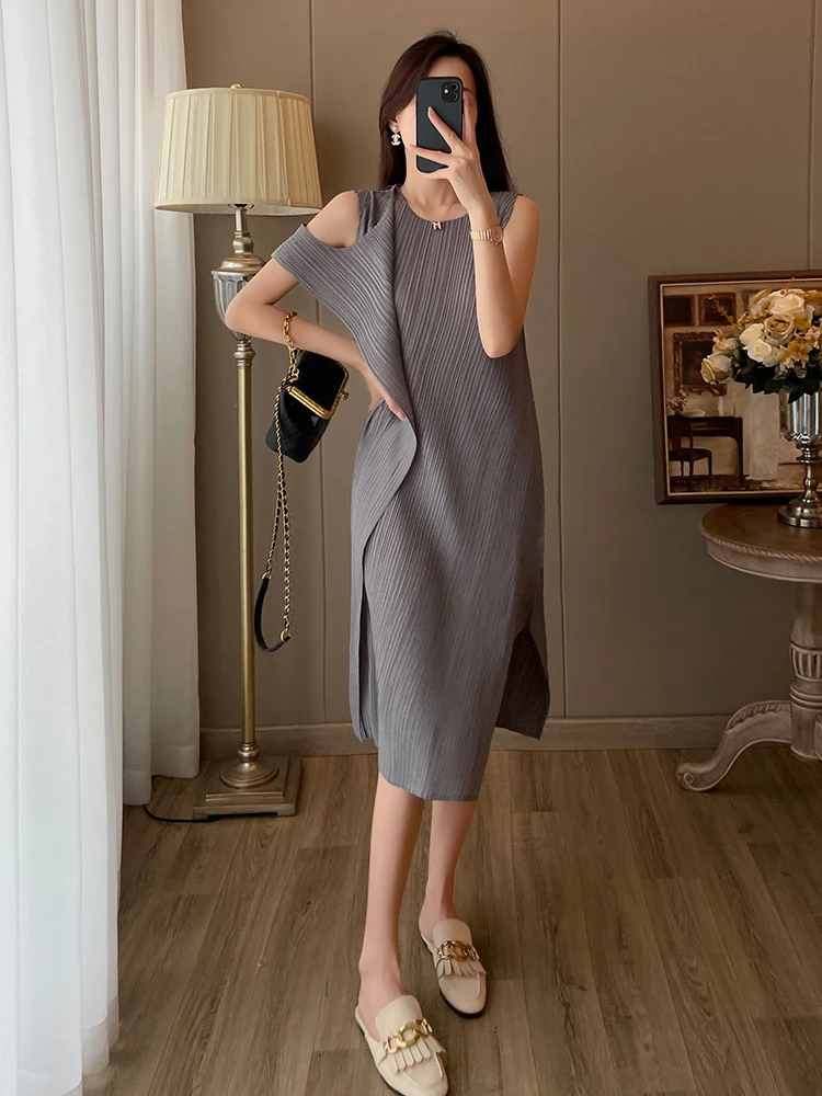 

Temperament Women's Pleated Dress for Children's Niche Designer Korean Version Loose Sleeveless Suspender Mid Length Skirt