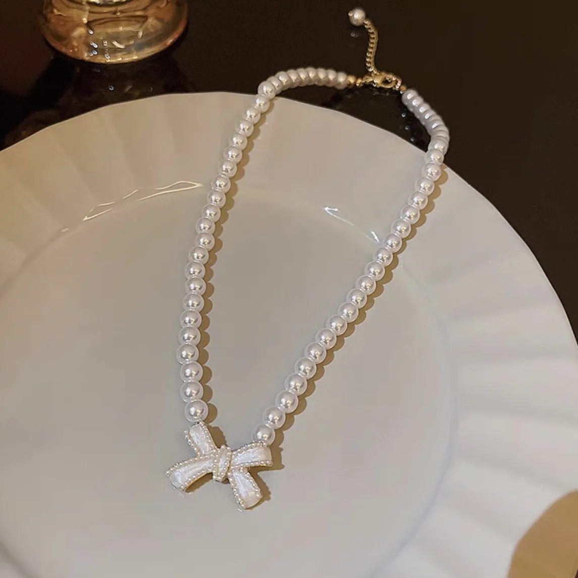 Colar de pérolas barroco para mulheres, corrente de clavícula com laço, gargantilha simples para classe