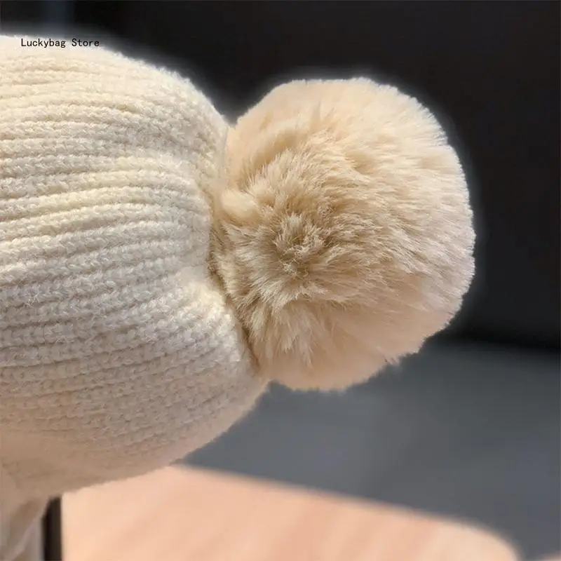 Cappello in lana con ciondolo pompon Cappello lavorato a maglia selvaggio per amici che raccolgono selfie felici