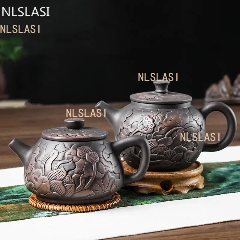 

1pc Yixing Tea Pot Purple Clay Teapots Beauty Kettle Black Mud Hand Hand Carved Lotus Illustration Pot Home Handmade Tea Set