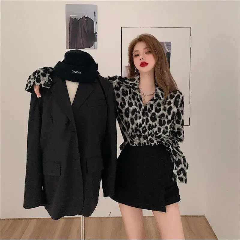 Retro Hong Kong Style Leopard Print Long Sleeved Shirt for Women\'s Autumn Loose Fit Shirt and Jacket Design Niche Mid Length Top