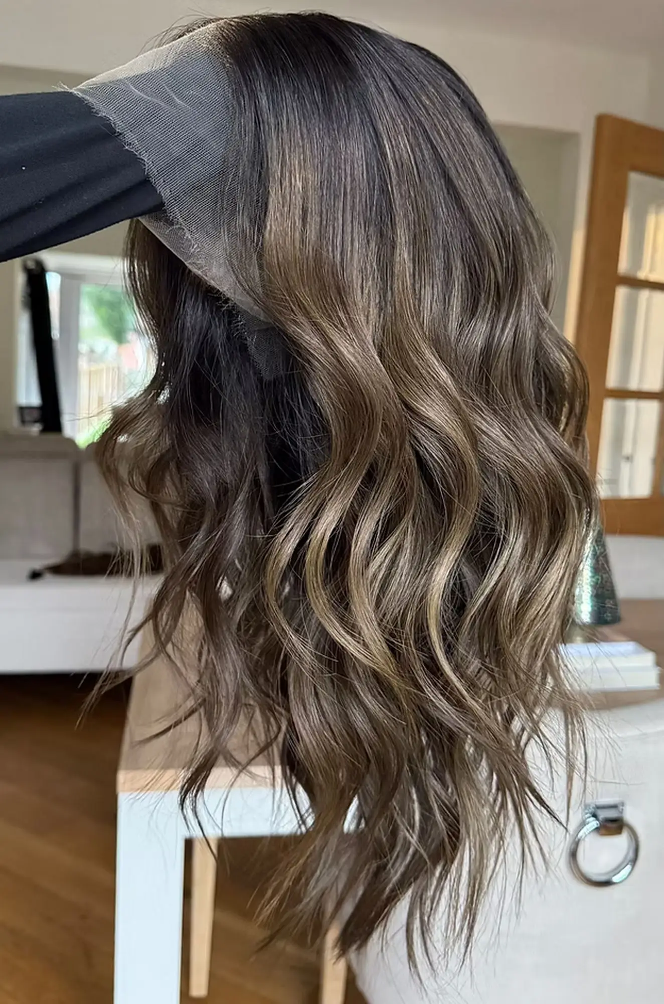New In 16“ Body Wave Wig Ombre Dark Brown Highlights HD Lace Front Wig with Shadow Roots Natural Preplucked Hairline Ladies Wig