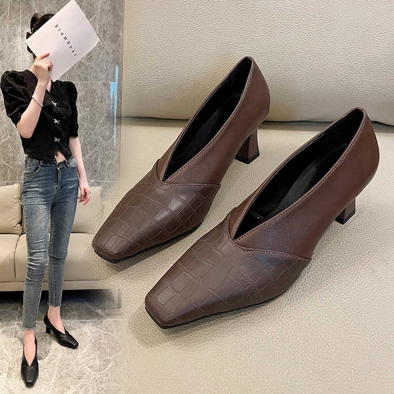 Spring and Autumn Women's Shoes New Style French Retro Square Head Thick Heel V-shaped Mouth Splicing Women's High Heels Single