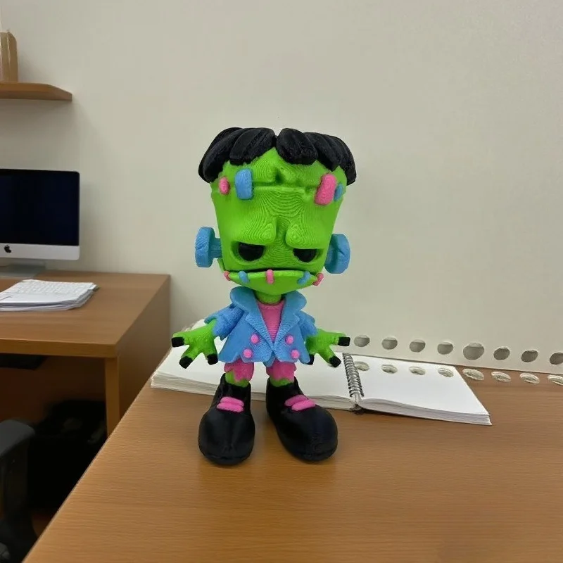 Muñeca de terror verde móvil con impresión 3D, globo ocular de actividad y piezas faciales extraña, decoración navideña para interiores y exteriores, accesorio de fiesta