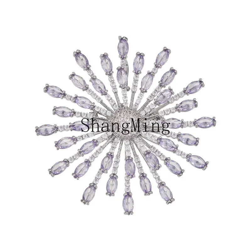 

DSA Premium Exquisite Brooch Copper Alloy Micro-Zircon Stylish and Versatile Clothing Pin