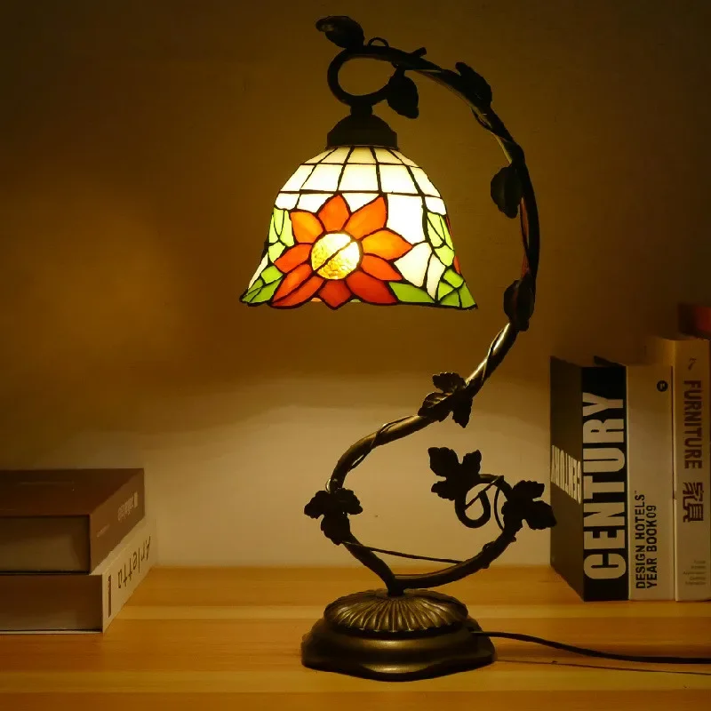 Lampa stołowa Tiffany TEMAR amerykański Retro salon lampka do sypialni luksusowej willi hotelowej witrażowej lampy szklane biurko