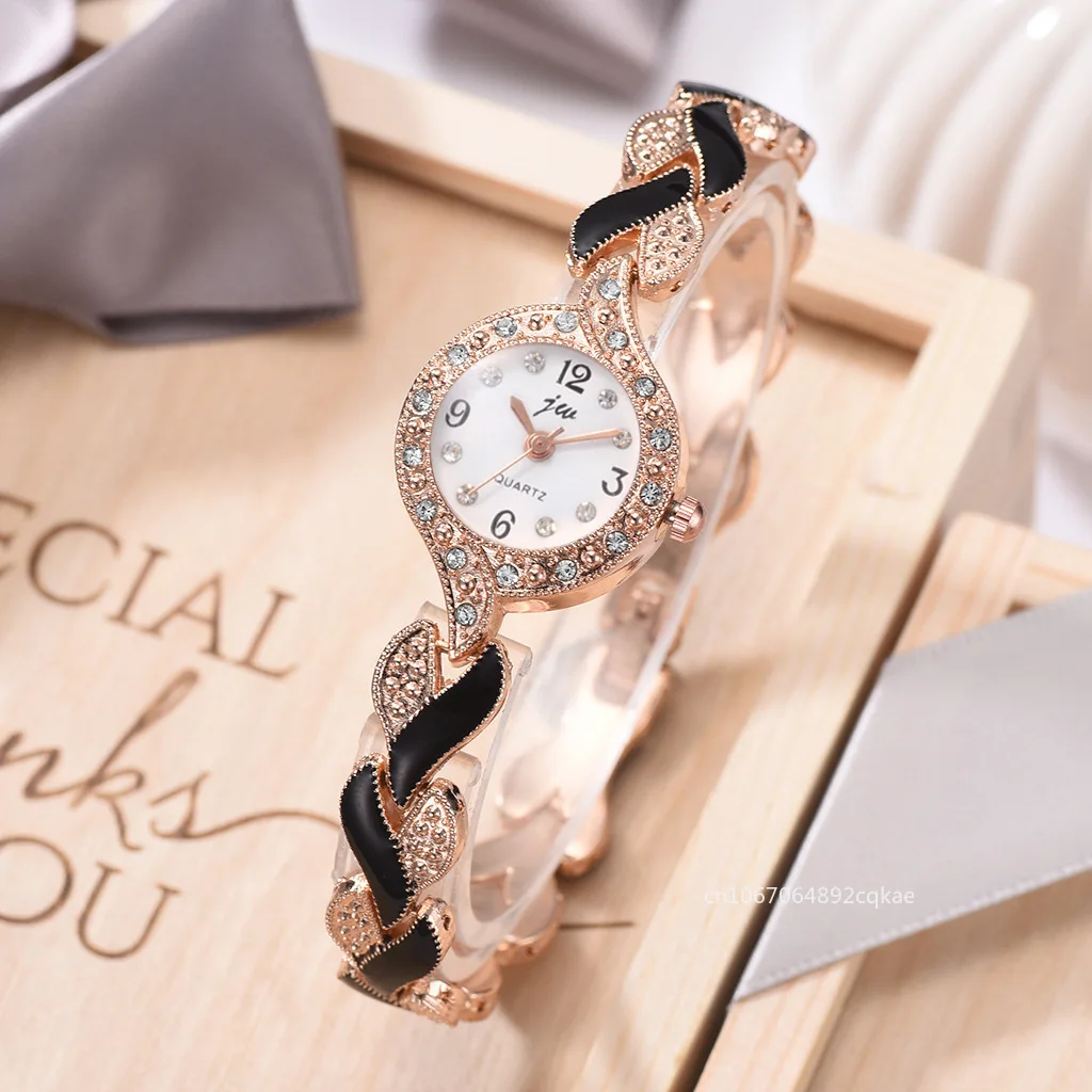 5pcs Fashion Versatile Watch for Women Watch 2024 Fashion Versatile Women\'s Love Watch Band Rhinestone Set Diamond British