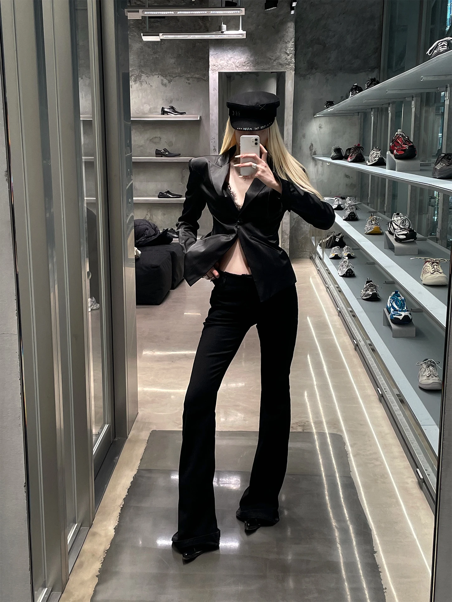 

Джинсы с низкой посадкой, облегающие, расклешенные, черные, повседневные, хлопковые, на молнии, для женщин, весенний сезон, на все времена года, Rase Le Sol Dangerous Liai