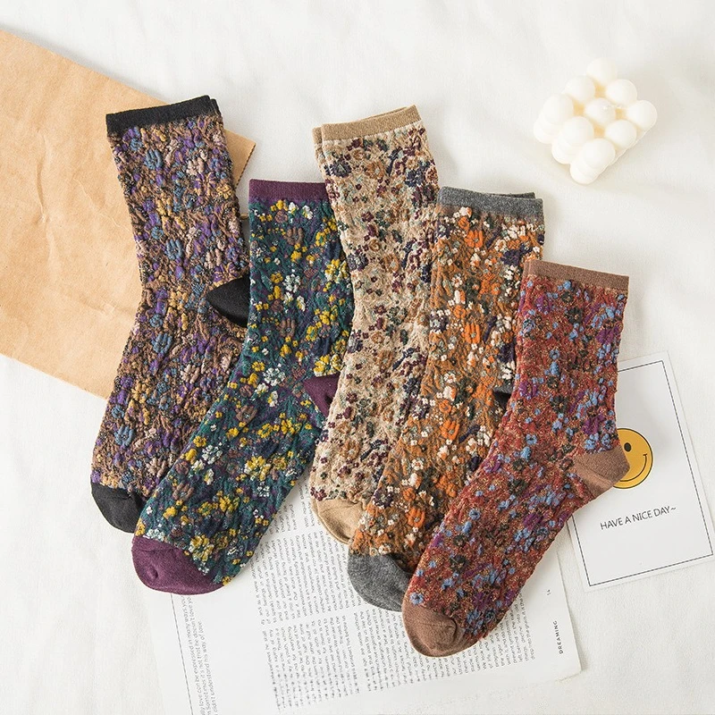 

5 Pairs Retro Fashion Niche Floral Mid Tube Socks Trend Floral Women's Socks Autumn and Winter Pile Socks Women's Ethnic Style