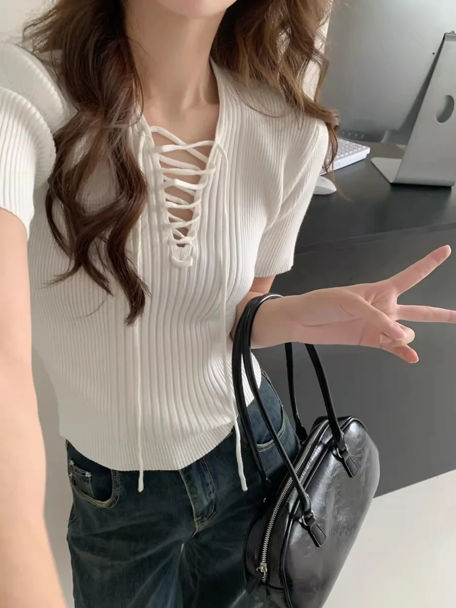

Korean Style Short Sleeve V-Neck T-Shirt Women's Slim Fit Knitted Top Summer Design Sense Bandage Stripe Casual Wear