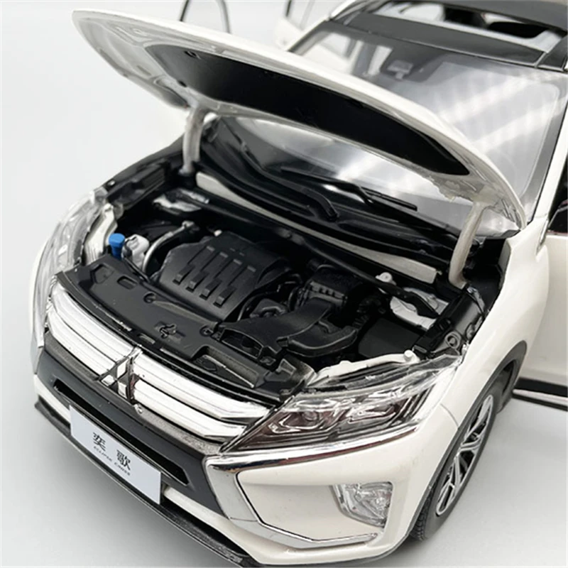 1/18 Mitsubishi Eclipse Cross SUV Alloy Car Model Diecast Metal Off-road Vehicles Car Model Simulation Miniature Scale Kids Gift