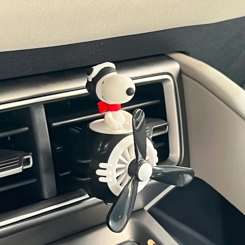 Ambientador de aire para coche Snoopy de Anime, salida de aire bonita para coche, hélice de aromaterapia, decoración, juguetes, accesorios, modelo, regalos de cumpleaños