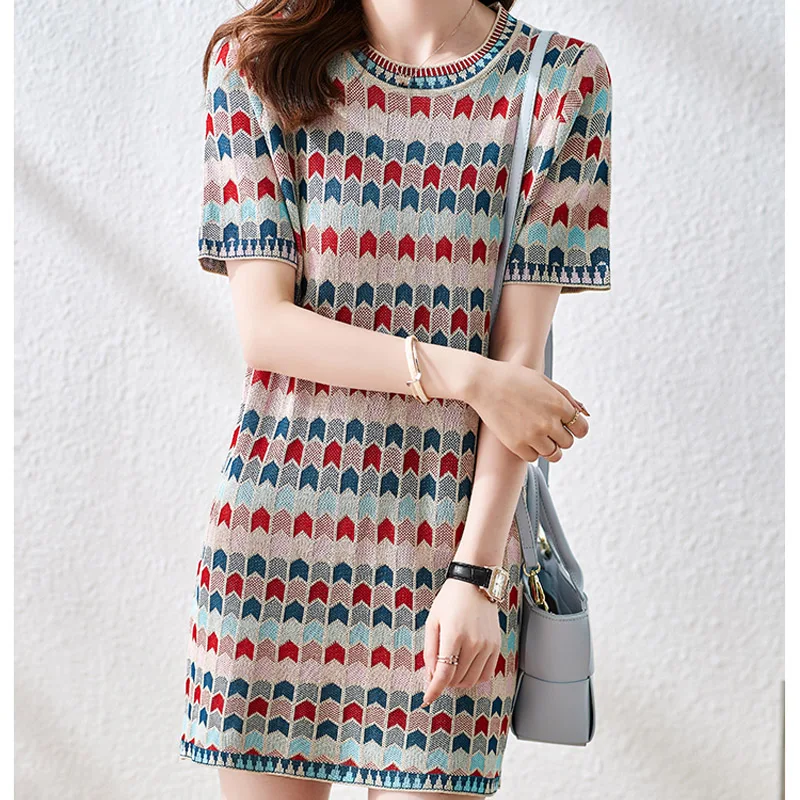 

Женское трикотажное платье-мини с круглым вырезом, коротким рукавом и принтом