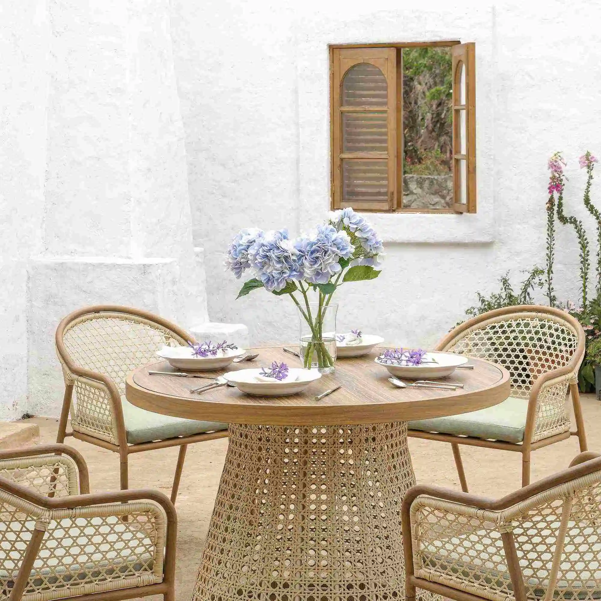 4 Seater Tropical Style Patio Furniture Aluminium Frame Rattan Weaving Chair and Outdoor Round Dining Table Set